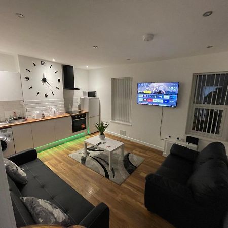 Central Serviced Apartments - Two Bedroom Apartment Cardiff Exterior photo